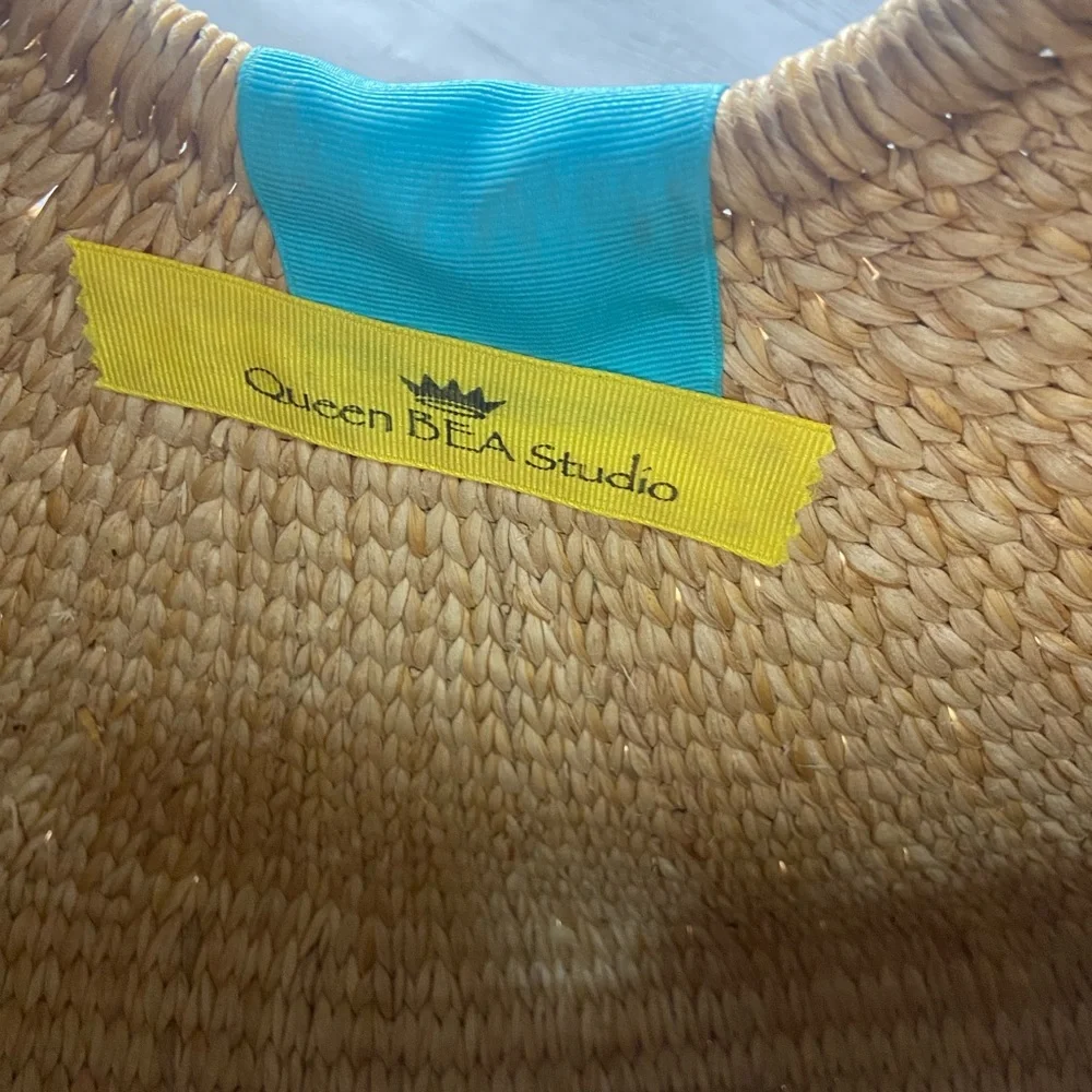 Queen Bea coastal Half moon Florida Basket/Straw Purse - Picture 4 of 5